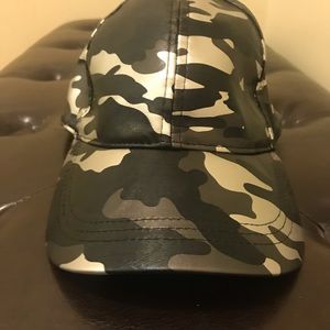Black camo hat